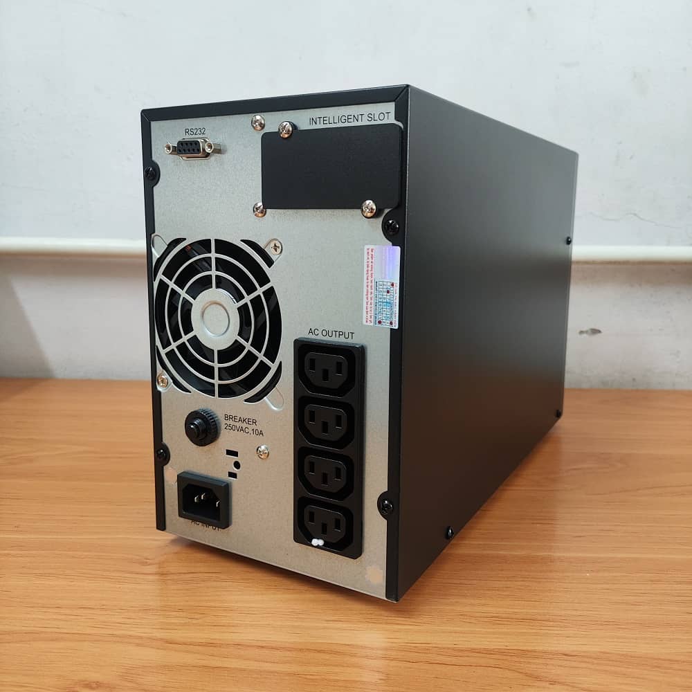 Hình chụp Mặt sau Santak 1kVA mã hàng C1k-LCD