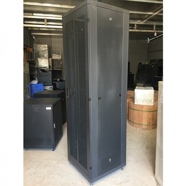 Tủ rack 42U UNR 42UD-2CL 2 cửa lưới