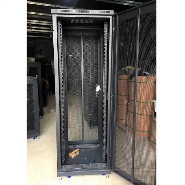 Tủ rack 36U UNR 36UD-2CL 2 cửa lưới