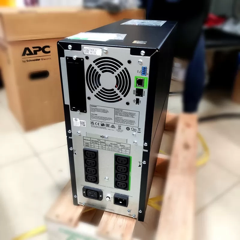 Bộ lưu điện APC SMT3000IC 3000VA/2700W with SmartConnect