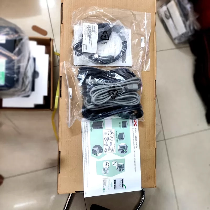 Bộ lưu điện APC SMT3000IC 3000VA/2700W with SmartConnect